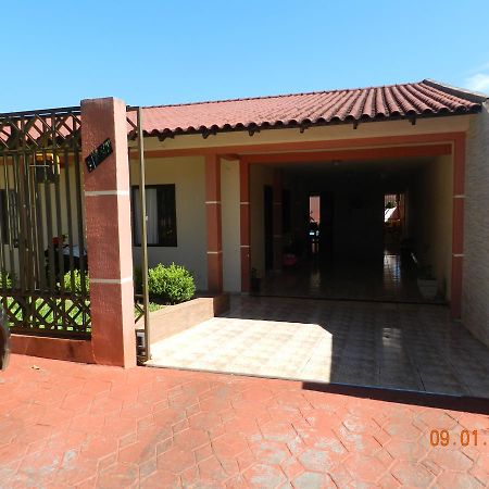 Casa Da Helo Quartos Em Foz 호텔 포스두이구아수 외부 사진